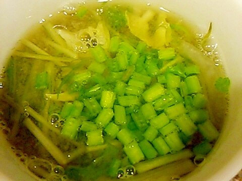 キャベツと水菜のパクチー鶏ガラスープ